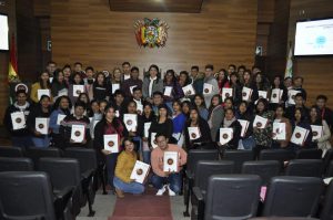 Lee más sobre el artículo ESTUDIANTES DE LA UNIVERSIDAD JUAN MISAEL SARACHO DE TARIJA VISITAN EL TCP DE BOLIVIA