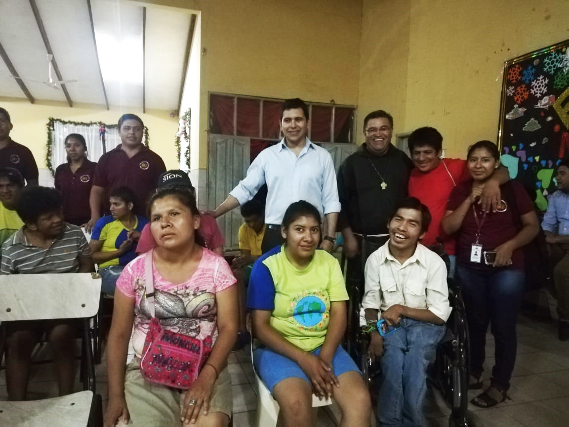En este momento estás viendo Magistrado Calderón entregó donativos al Hogar Teresa de los Andes