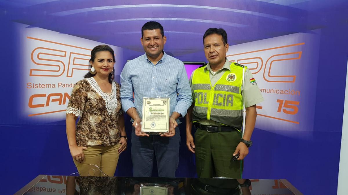En este momento estás viendo Magistrado Espada recibe reconocimiento en Pando