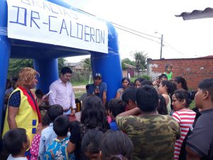 Lee más sobre el artículo Magistrado Calderón repartió obsequios en Navidad en el barrio Vietnam