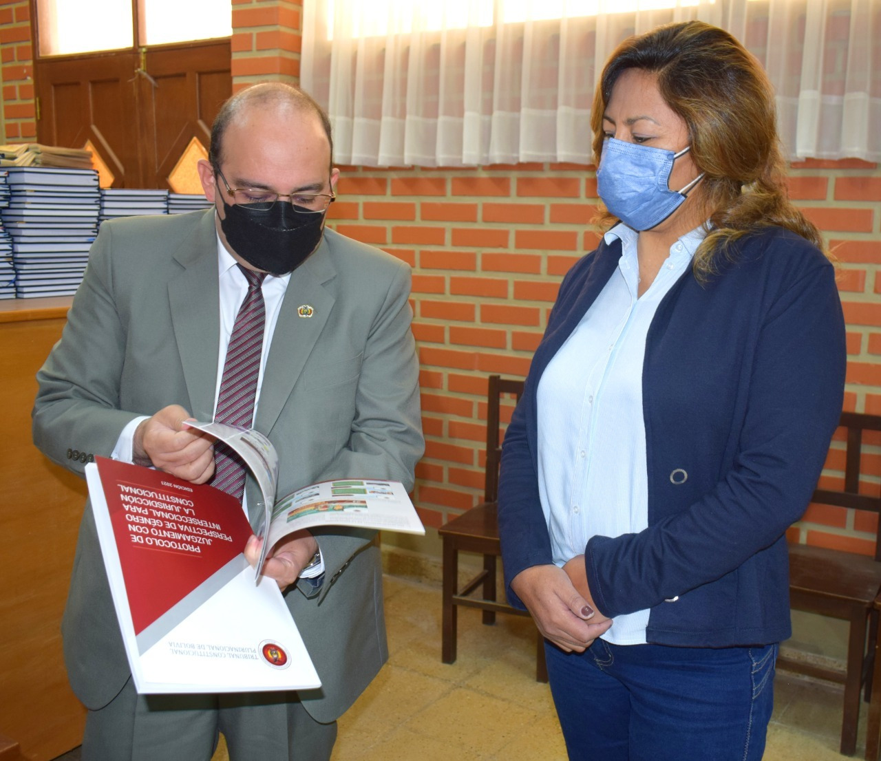 Lee más sobre el artículo PRESIDENTE DEL TCP VISITÓ LA BIBLIOTECA DE LA CARRERA DE DERECHO DE LA UNIVERSIDAD SAN FRANCISCO XAVIER DE CHUQUISACA