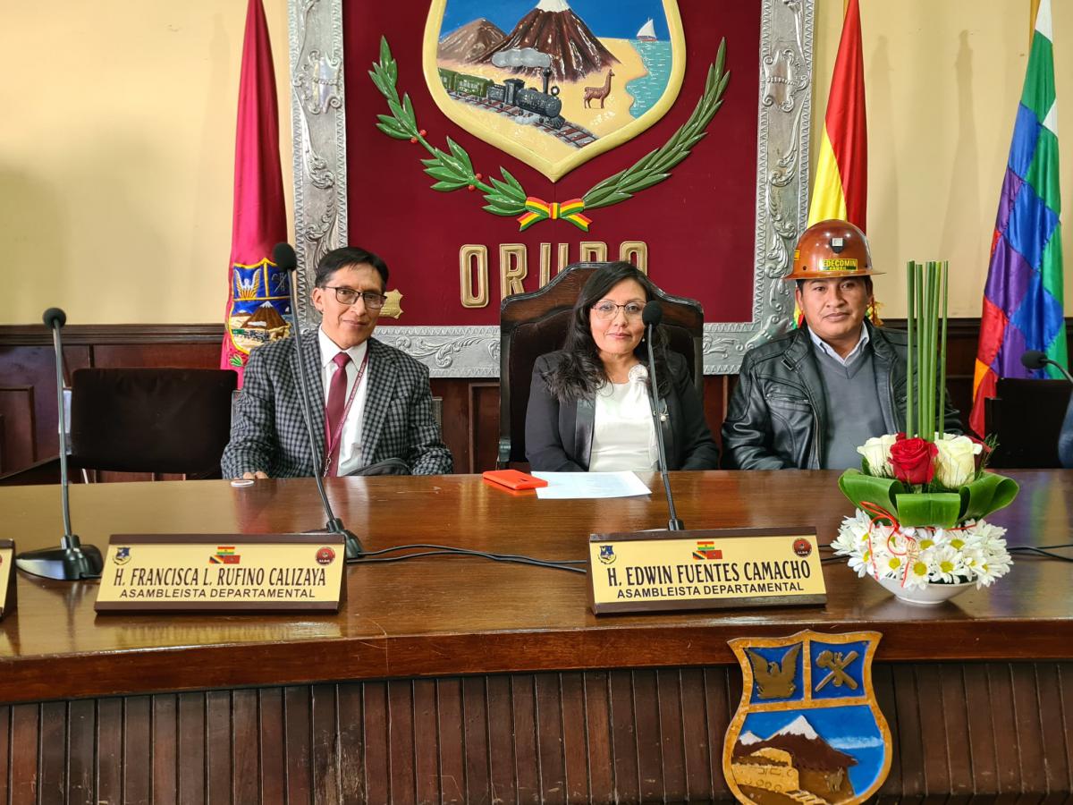 Lee más sobre el artículo MAGISTRADA AMUSQUIVAR EXPUSO SOBRE EL RÉGIMEN AUTONÓMICO Y EL EJERCICIO DE LAS COMPETENCIAS POR LAS ENTIDADES TERRITORIALES AUTÓNOMAS (ETA), EN ORURO