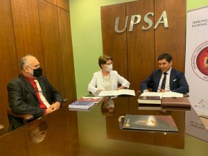 Lee más sobre el artículo MAGISTRADO DEL TCP SUSCRIBE CONVENIO DE COOPERACIÓN INTERINSTITUCIONAL CON LA UNIVERSIDAD PRIVADA DE SANTA CRUZ