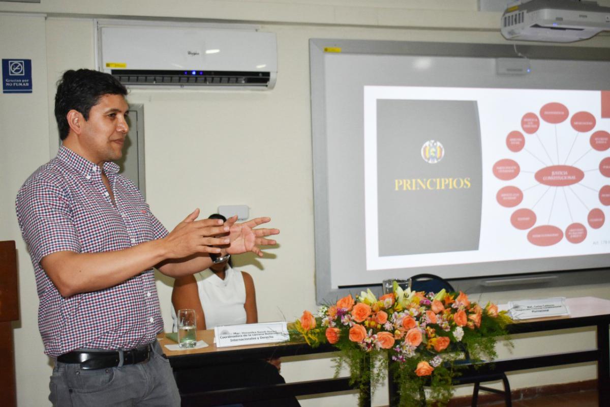 En este momento estás viendo MAGISTRADO CALDERÓN PRESENTÓ PONENCIA EN SEMINARIO JURÍDICO DE LA UNIVERSIDAD NUR