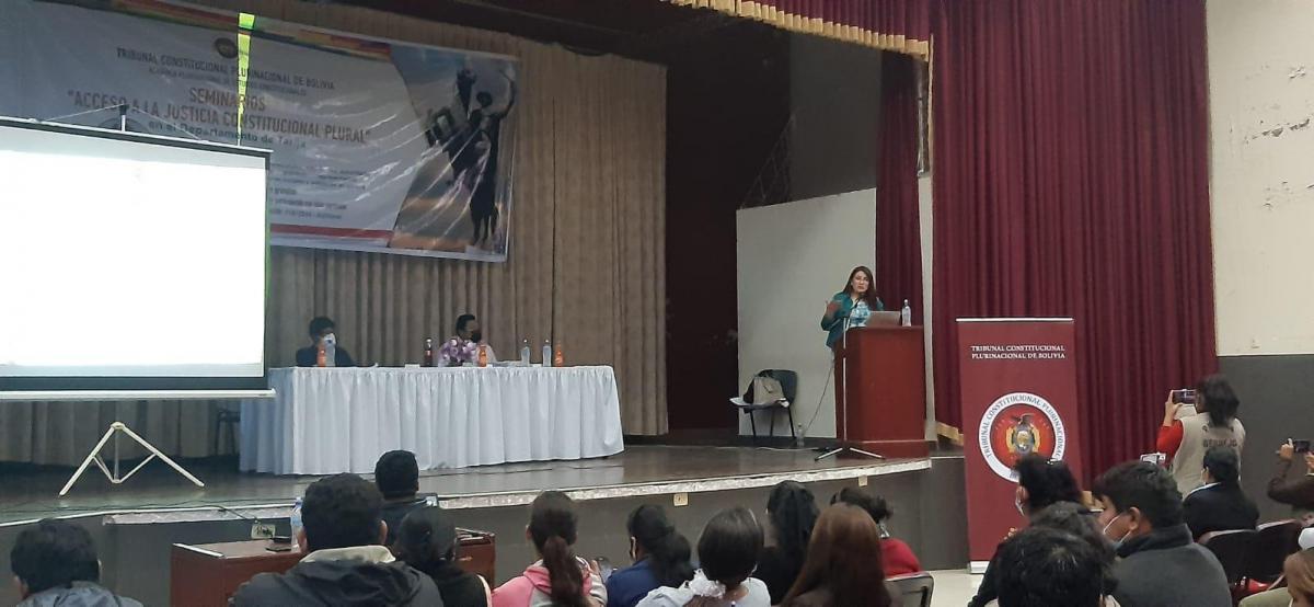 En este momento estás viendo EN BERMEJO, TARIJA: MAGISTRADA ELIZABETH CORNEJO GALLARDO DESARROLLA SEMINARIO «JUSTICIA CONSTITUCIONAL PLURAL Y LA ACCIÓN DE LIBERTAD»
