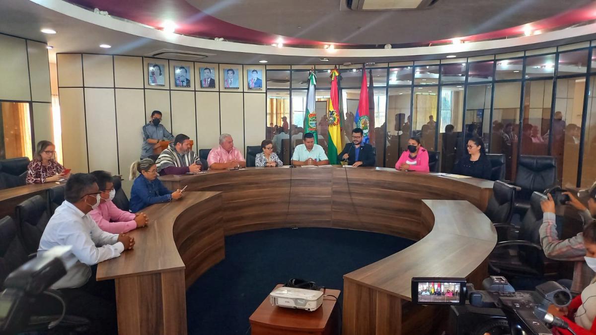 En este momento estás viendo UNIVERSIDAD AMAZÓNICA DE PANDO OTORGÓ RECONOCIMIENTO A MAGISTRADO ESPADA Y EFECTUARON LANZAMIENTO DE LA MAESTRÍA EN DERECHO CONSTITUCIONAL Y PROCESAL CONSTITUCIONAL
