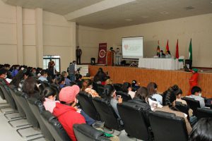 Lee más sobre el artículo EN CARAPARÍ, TARIJA: MAGISTRADA ELIZABETH CORNEJO GALLARDO REALIZÓ CONFERENCIA MAGISTRAL SOBRE “JUSTICIA CONSTITUCIONAL PLURAL”