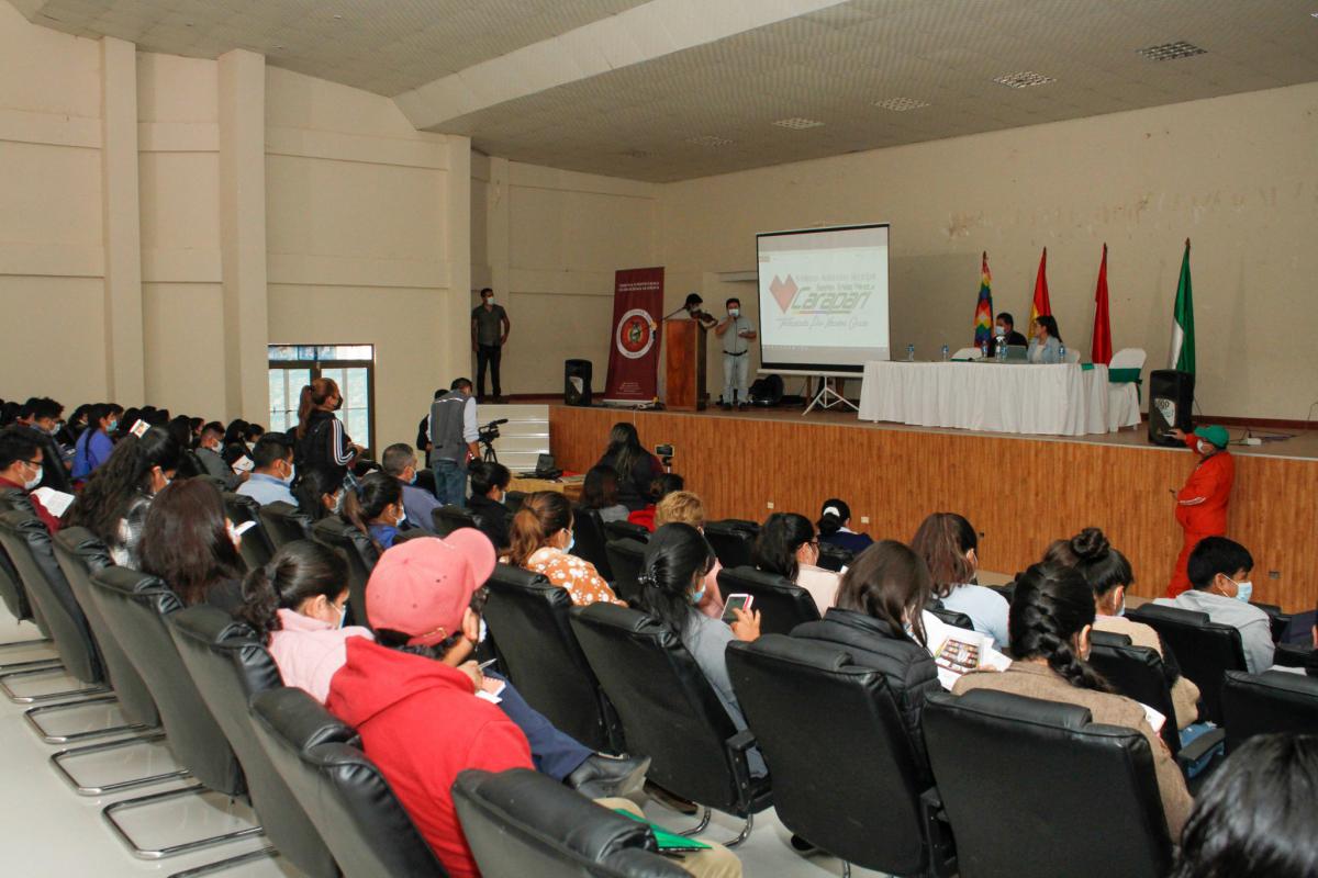 En este momento estás viendo EN CARAPARÍ, TARIJA: MAGISTRADA ELIZABETH CORNEJO GALLARDO REALIZÓ CONFERENCIA MAGISTRAL SOBRE “JUSTICIA CONSTITUCIONAL PLURAL”