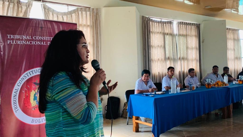 Lee más sobre el artículo MAGISTRADA GALLARDO EXPUSO SOBRE EL ROL DEL TCP Y EL PROTOCOLO DE JUZGAMIENTO CON ENFOQUE DE GÉNERO EN TALLER REALIZADO EN ELTRÓPICO DE COCHABAMBA