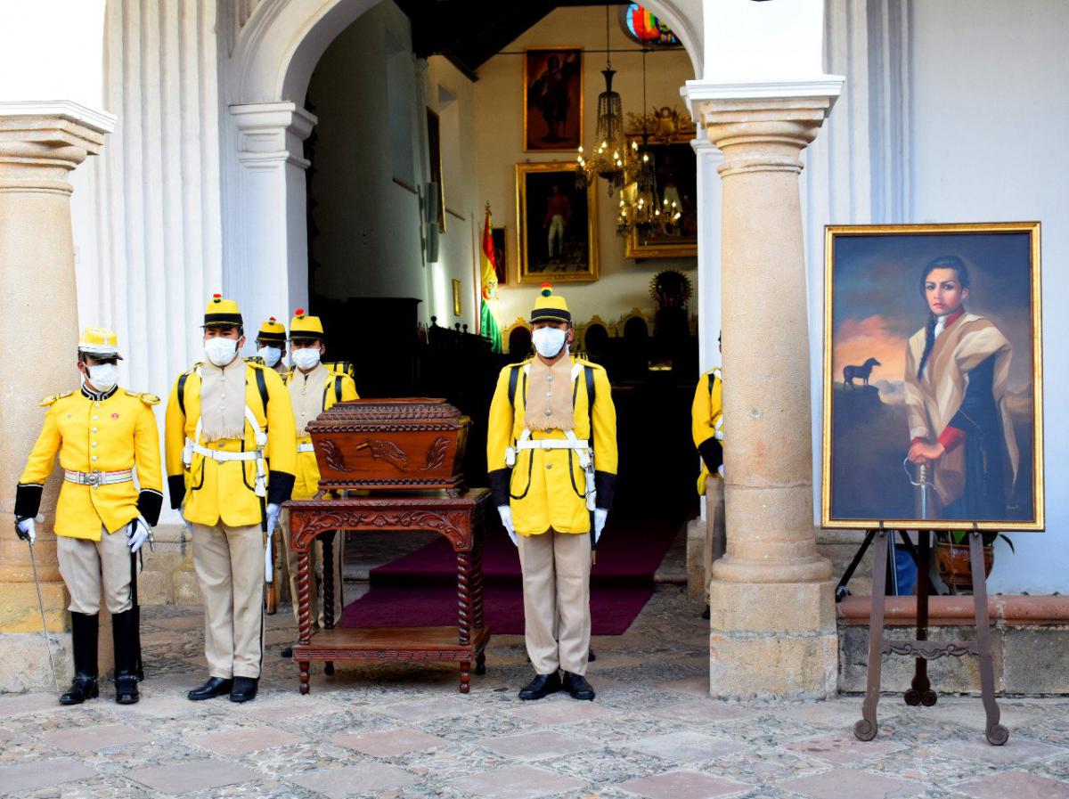 En este momento estás viendo PRESIDENTE DEL TRIBUNAL CONSTITUCIONAL PLURINACIONAL PARTICIPÓ DEL HOMENAJE AL NATALICIO DE LA HEROÍNA DE AMÉRICA, JUANA AZURDUY DE PADILLA Y A LA DECLARACIÓN DE SUCRE COMO CAPITAL DE BOLIVIA
