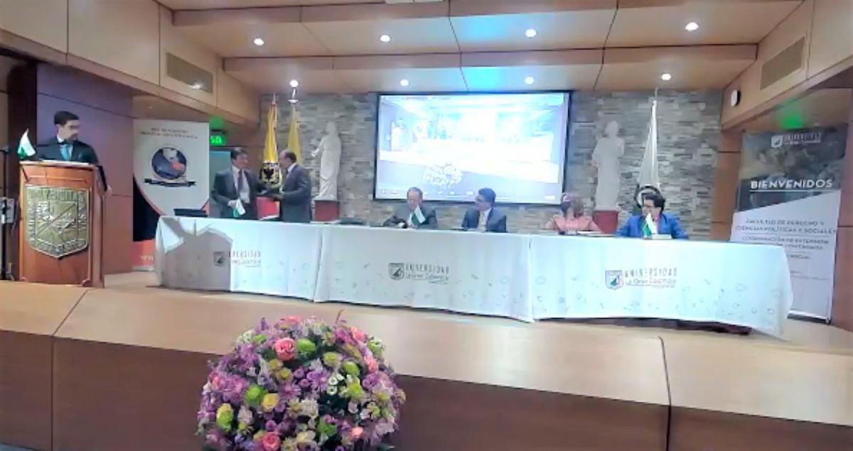 En este momento estás viendo OTORGAN RECONOCIMIENTO AL TRIBUNAL CONSTITUCIONAL PLURINACIONAL DE BOLIVIA POR SU VALIOSA CONTRIBUCIÓN A LA CONSOLIDACIÓN DE LA JUSTICIA CONSTITUCIONAL EN EL MUNDO