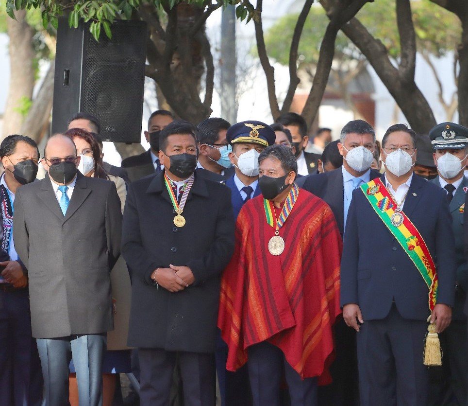 En este momento estás viendo AUTORIDADES DEL TRIBUNAL CONSTITUCIONAL PLURINACIONAL RINDIERON HOMENAJE A LOS 197 AÑOS DE INDEPENDENCIA DE BOLIVIA