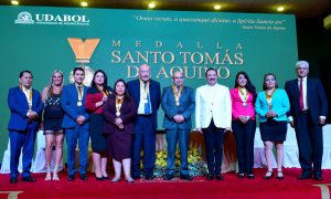 Lee más sobre el artículo «MEDALLA SANTO TOMÁS DE AQUINO», MÁXIMA DISTINCIÓN OTORGADA POR UDABOL A LAS MAGISTRADAS Y MAGISTRADOS DEL TRIBUNAL CONSTITUCIONAL PLURINACIONAL