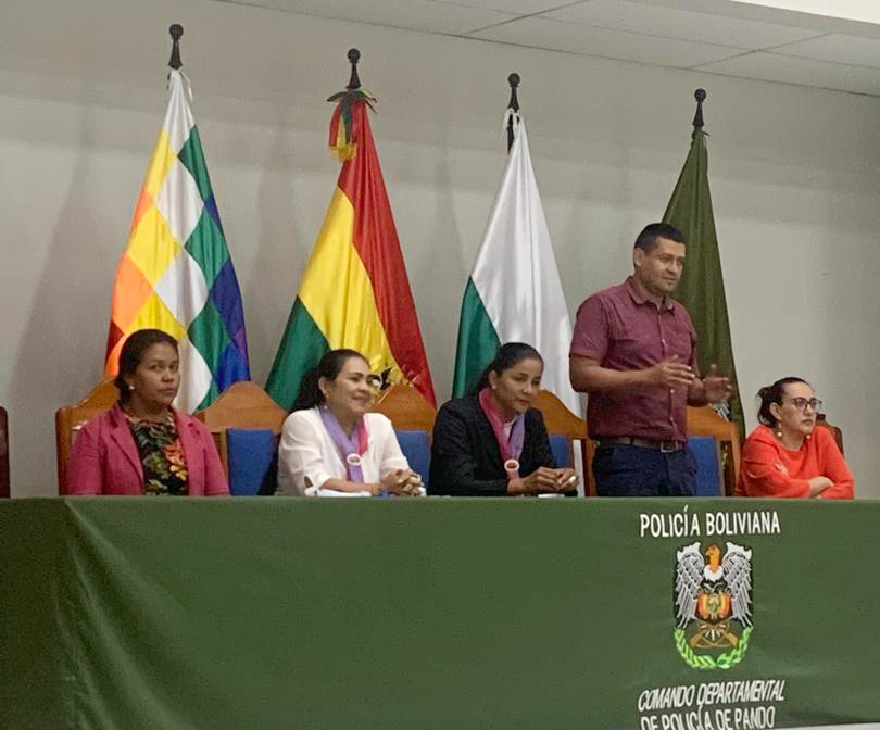 En este momento estás viendo MAGISTRADO ESPADA PARTICIPÓ COMO EXPOSITOR EN EL TALLER DE CAPACITACIÓN “DERECHOS FUNDAMENTALES DE LA MUJER Y LA LEY 348” REALIZADO EN COBIJA – PANDO