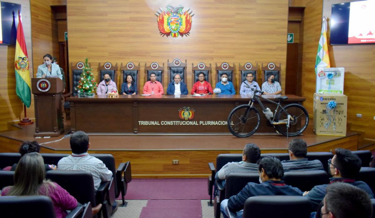 Lee más sobre el artículo FONDO SOCIAL DEL TCP CIERRA ACTIVIDADES CON SORTEO DE PREMIOS PARA SUS SERVIDORAS Y SERVIDORES