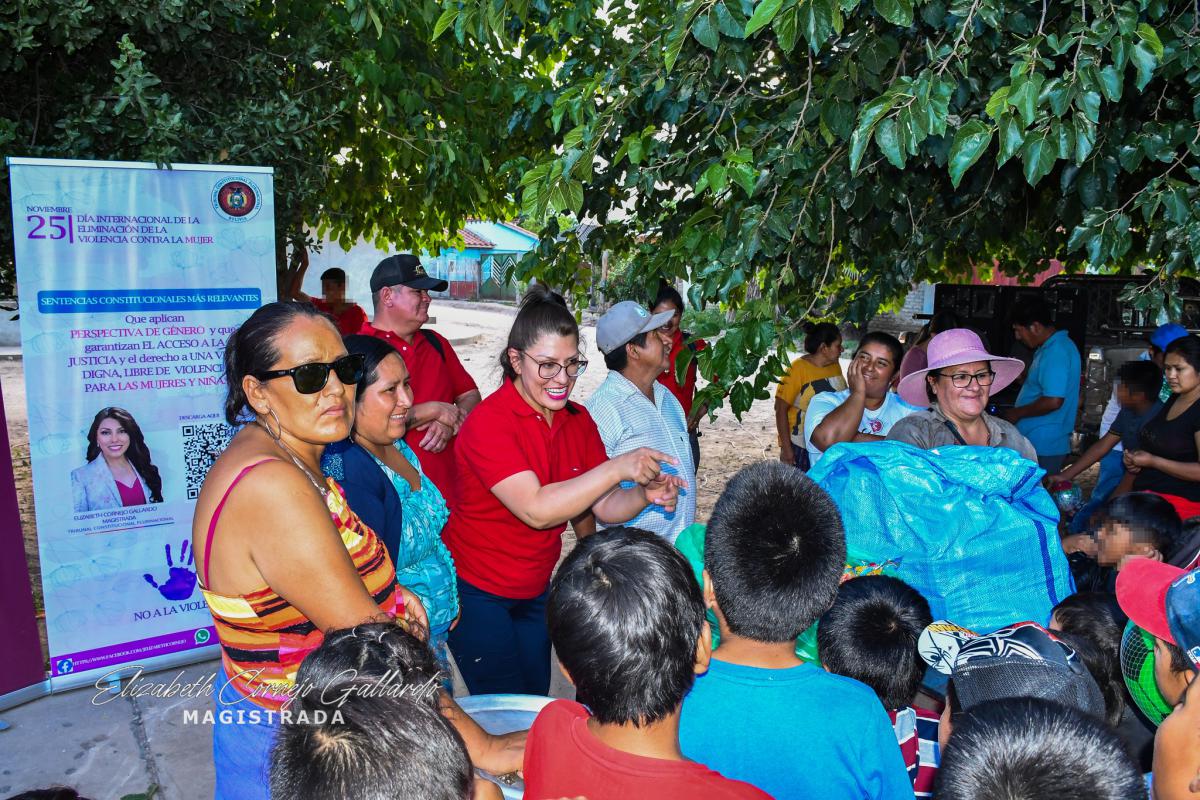 Lee más sobre el artículo MAGISTRADA ELIZABETH CORNEJO GALLARDO ENTREGÓ JUGUETES DIDÁCTICOS Y CHOCOLATADA A NIÑOS Y NIÑAS DE DISTINTAS COMUNIDADES DE TARIJA
