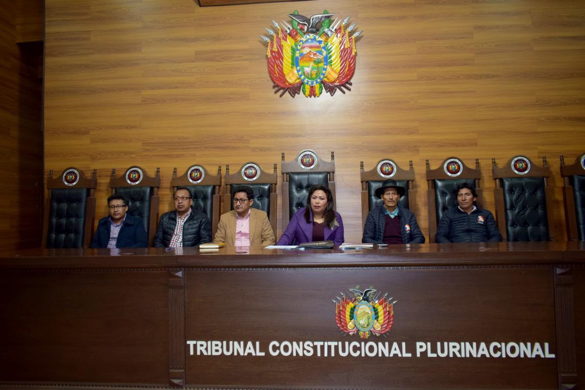 En este momento estás viendo MAGISTRADA BRIGIDA VARGAS EN REPRESENTACIÓN DEL TCP, SUSCRIBIÓ UN CONVENIO INTERINSTITUCIONAL CON LA UNIVERSIDAD INDÍGENA BOLIVIANA AYMARA “TUPAK KATARI”