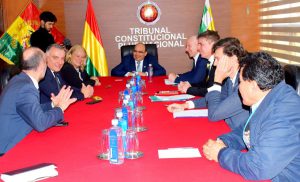 Lee más sobre el artículo AUTORIDADES DEL TCP RECIBIERON LA VISITA PROTOCOLAR DE LA DELEGACIÓN DE LA UNIÓN EUROPEA EN BOLIVIA Y DE LOS EMBAJADORES DE ALEMANIA, FRANCIA, SUECIA Y ESPAÑA