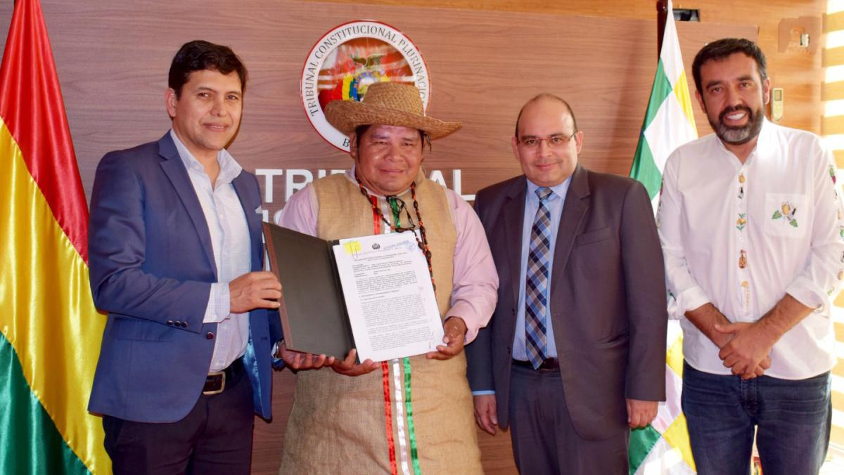En este momento estás viendo TCP REALIZÓ LA NOTIFICACIÓN FORMAL DE LA DECLARACIÓN CONSTITUCIONAL PLURINACIONAL DE LA AUTONOMÍA INDÍGENA ORIGINARIA CAMPESINA A LA NACIÓN CAVINEÑA DEL DEPARTAMENTO DEL BENI