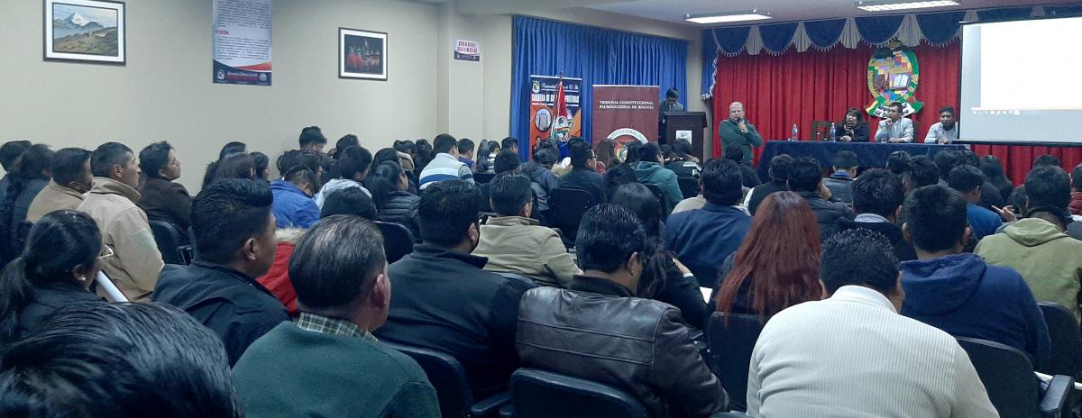 En este momento estás viendo MAGISTRADA BRIGIDA VARGAS BARAÑADO Y ASISTENTE DE CONTROL NORMATIVO PARTICIPARON COMO EXPOSITORES EN CURSO ORGANIZADO POR LA UNIVERSIDAD PÚBLICA DE EL ALTO