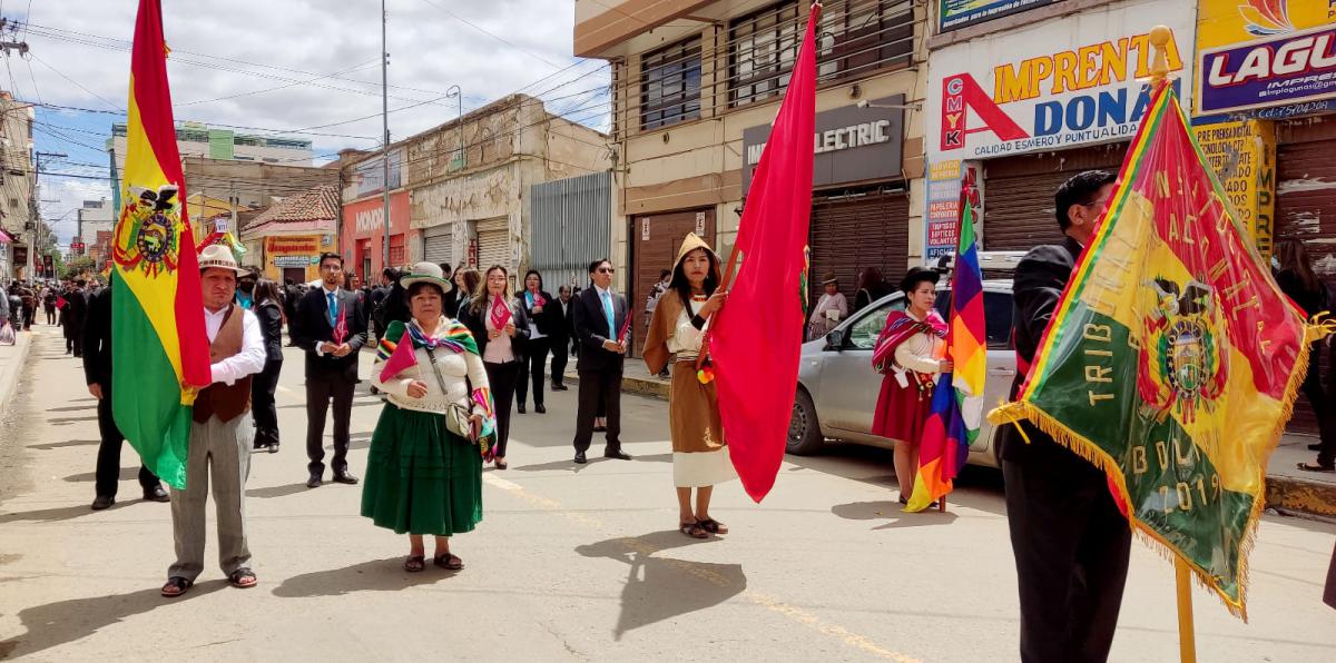 En este momento estás viendo MAGISTRADA AMUSQUIVAR PARTICIPÓ DEL DESFILE CÍVICO MILITAR EN HOMENAJE A LOS 242 AÑOS DE ANIVERSARIO DE LA GESTA LIBERTARIA DEL DEPARTAMENTO DE ORURO