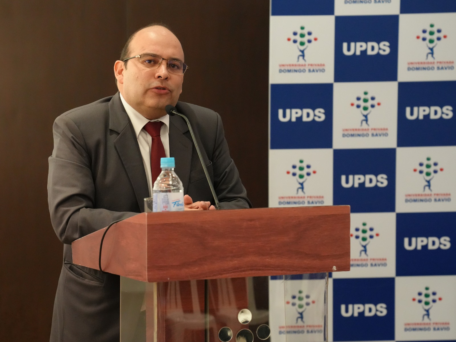 En este momento estás viendo PRESIDENTE DEL TCP PRESENTÓ ARTÍCULO PUBLICADO EN LA REVISTA “DESDE LA CÁTEDRA” DE LA CARRERA DE DERECHO DE LA UNIVERSIDAD PRIVADA DOMINGO SAVIO