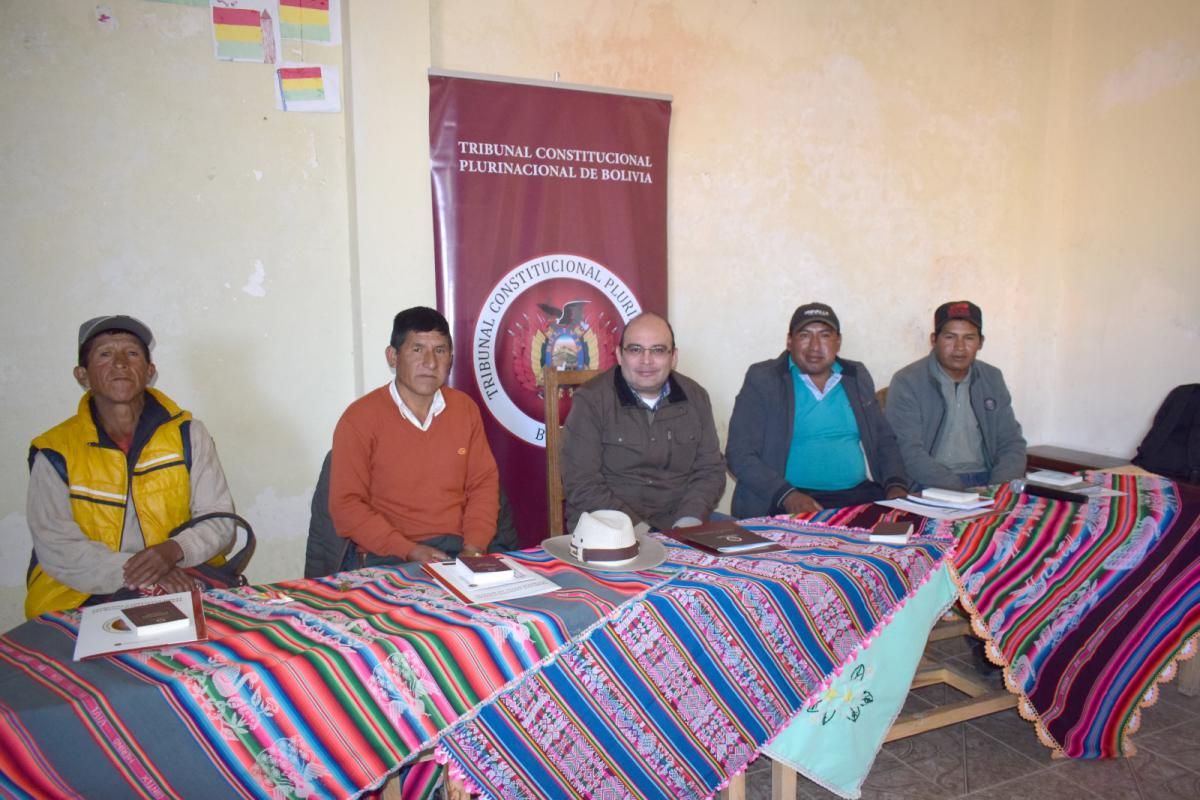 Lee más sobre el artículo PRESIDENTE DEL TCP IMPARTIÓ TALLER SOBRE “JUSTICIA INDÍGENA ORIGINARIA CAMPESINA Y ACCESO A LA JUSTICIA PLURAL” EN EL DISTRITO 6 DE SUCRE