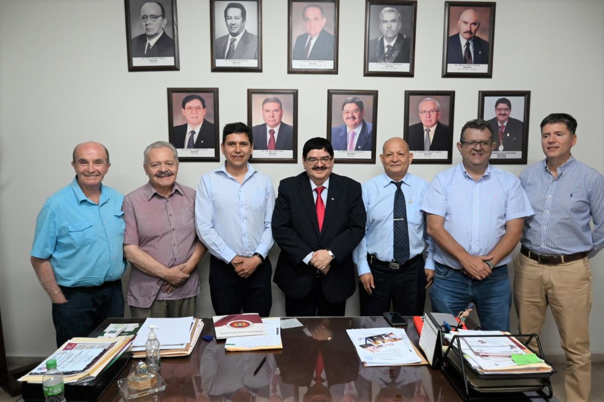 Lee más sobre el artículo MAGISTRADO CARLOS CALDERÓN SOSTUVO REUNIÓN DE COORDINACIÓN CON AUTORIDADES DE LA UNIVERSIDAD GABRIEL RENÉ MORENO