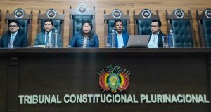Lee más sobre el artículo MAGISTRADOS DE LA SALA SEGUNDA DEL TCP RECIBIERON A ESTUDIANTES DE LA CARRERA DE DERECHO DE LA UNIVERSIDAD PÚBLICA DE EL ALTO