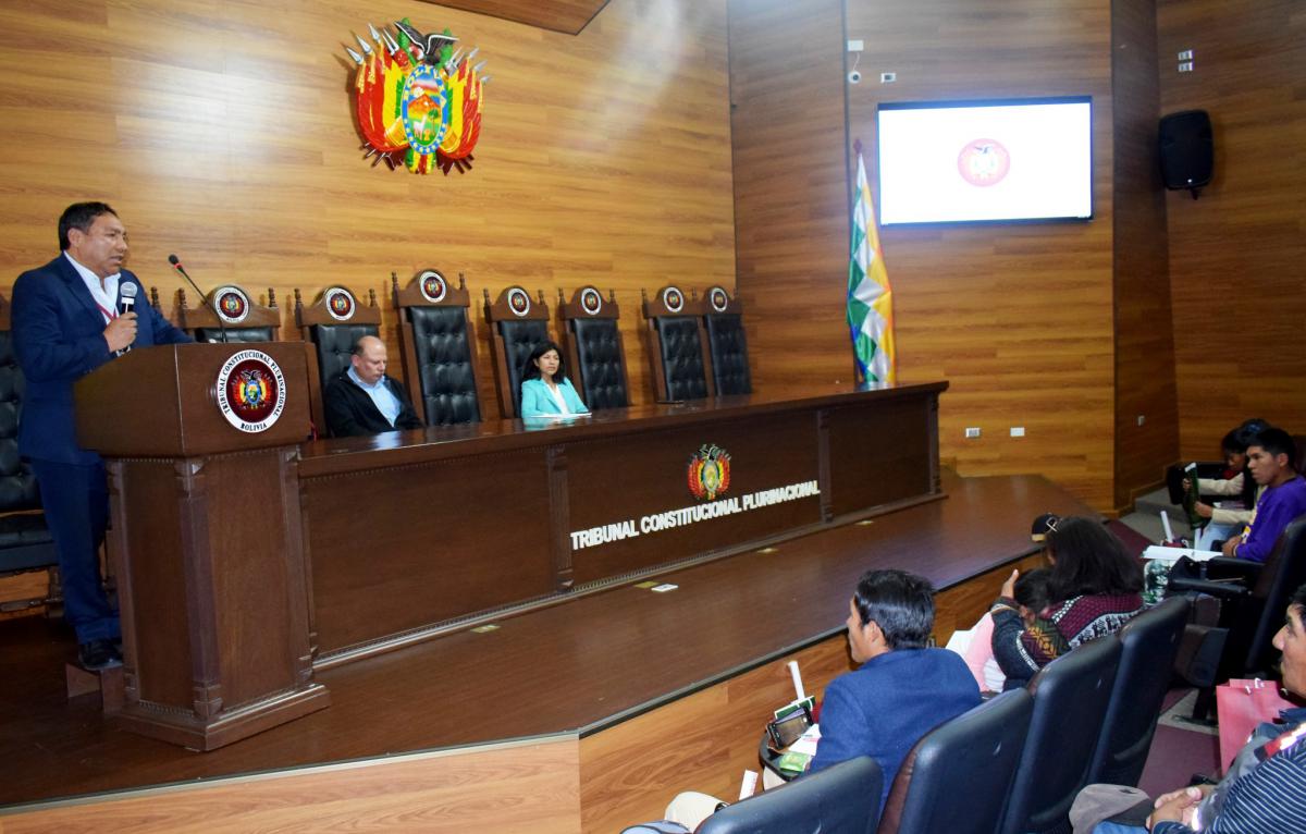 Lee más sobre el artículo TCP RECIBIÓ VISITA DE ESTUDIANTES DE LA CARRERA DE DERECHO DE LA UNIVERSIDAD NACIONAL SIGLO XX- SUB SEDE COLQUIRI (CENTRO MINERO)