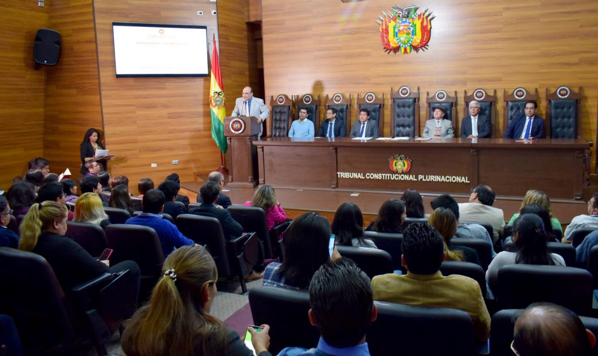 Lee más sobre el artículo TCP PREMIA A LAS Y LOS GANADORES DE LA CONVOCATORIA DEL “PRIMER SEMILLERO DE INVESTIGACIÓN CONSTITUCIONAL”