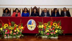 Lee más sobre el artículo EN HOMENAJE AL DÍA DE LA MUJER BOLIVIANA, LA MAGISTRADA KAREM GALLARDO SEJAS PRESENTÓ DOS LIBROS DE SU AUTORÍA, UNO DE ELLOS COMENTADO POR EL PRESIDENTE DEL TCP, PAUL ENRIQUE FRANCO ZAMORA