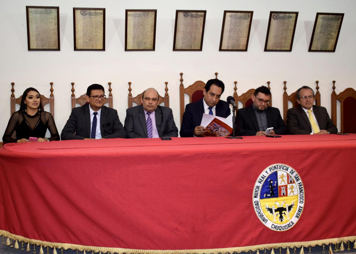En este momento estás viendo SOCIEDAD CIENTÍFICA DE ESTUDIANTES DE DERECHO DE LA UNIVERSIDAD SAN FRANCISCO XAVIER DE CHUQUISACA OTORGÓ RECONOCIMIENTO AL PRESIDENTE DEL TCP