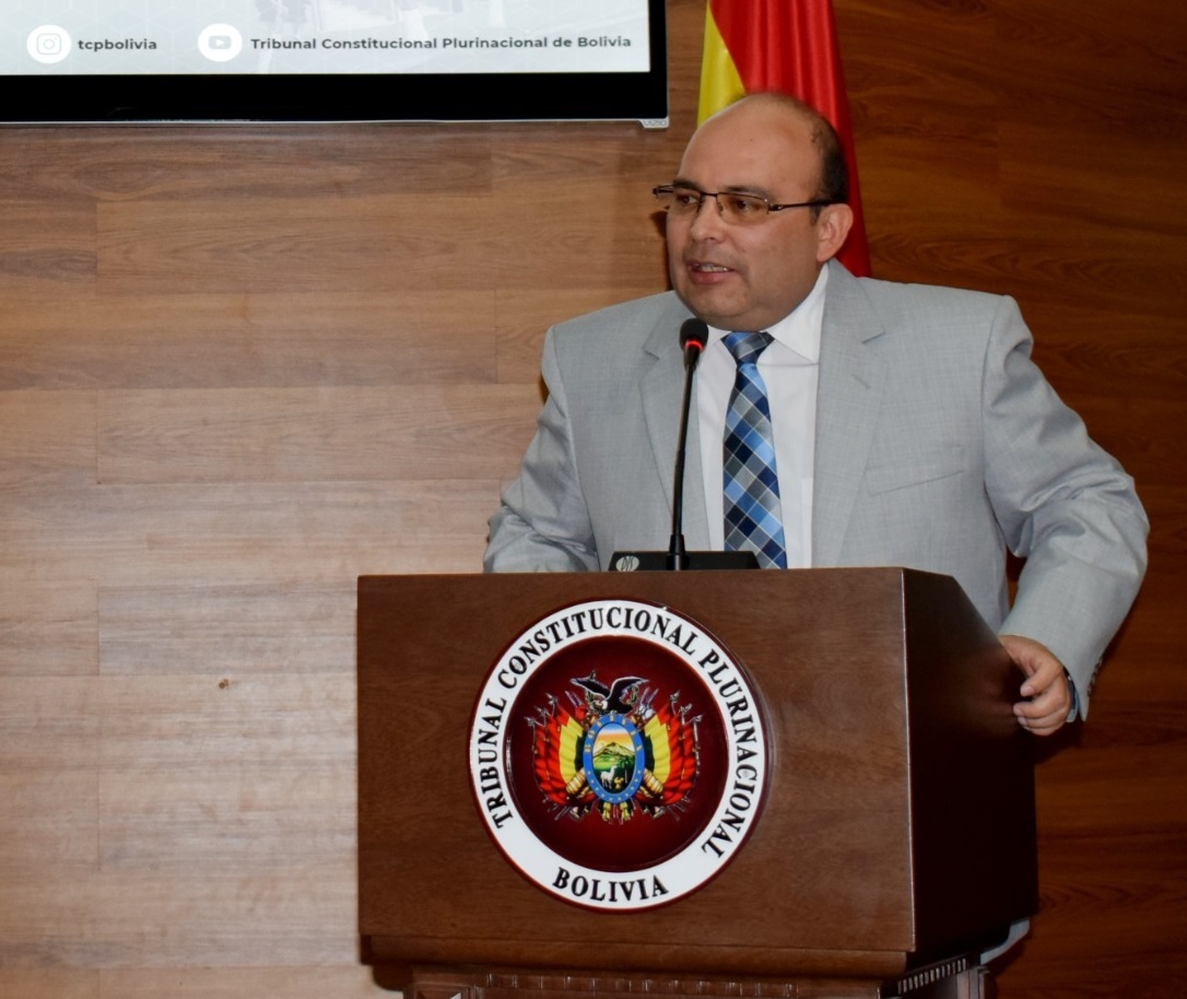 En este momento estás viendo PRESIDENTE DEL TCP IMPARTIÓ CURSO SOBRE EL CONTROL DE CONSTITUCIONALIDAD EN BOLIVIA A SARGENTOS Y SUB OFICIALES DE LA ESCUELA SUPERIOR DE POLICÍAS