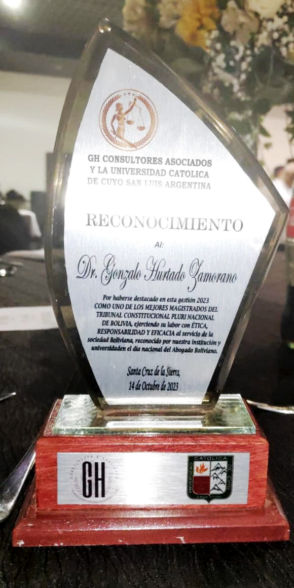 En este momento estás viendo UNIVERSIDAD CATÓLICA ARGENTINA CONFIERE CONDECORACIÓN A MAGISTRADO DEL TCP GONZALO HURTADO