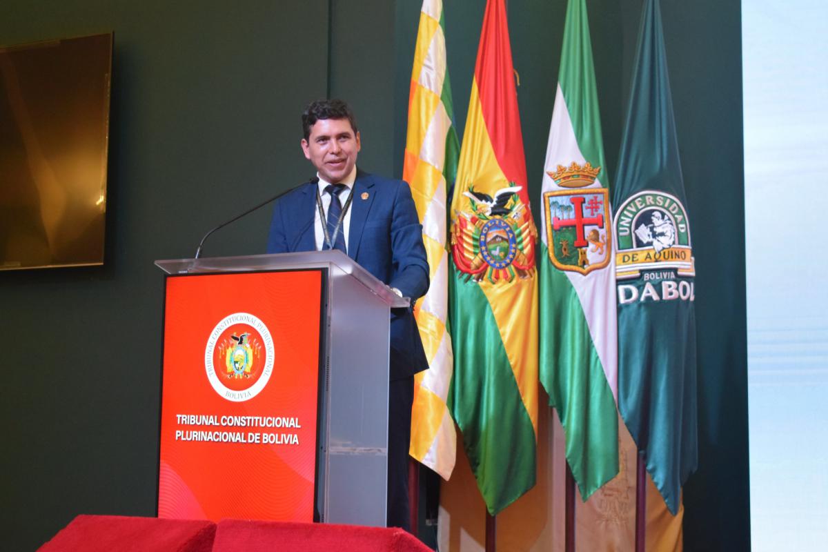 Lee más sobre el artículo MAGISTRADO DEL TCP, CARLOS CALDERÓN MEDRAN, PRESENTÓ SU LIBRO: “SISTEMAS DE CONTROL DE CONSTITUCIONALIDAD Y EL MODELO DE CONTROL DE CONSTITUCIONALIDAD EN BOLIVIA”