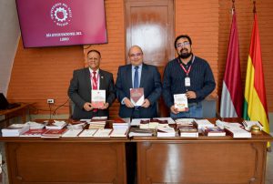 Lee más sobre el artículo PRESIDENTE DEL TCP HIZO ENTREGA DE UN LOTE DE LIBROS A UNIVALLE EN EL DÍA INTERNACIONAL DEL LIBRO