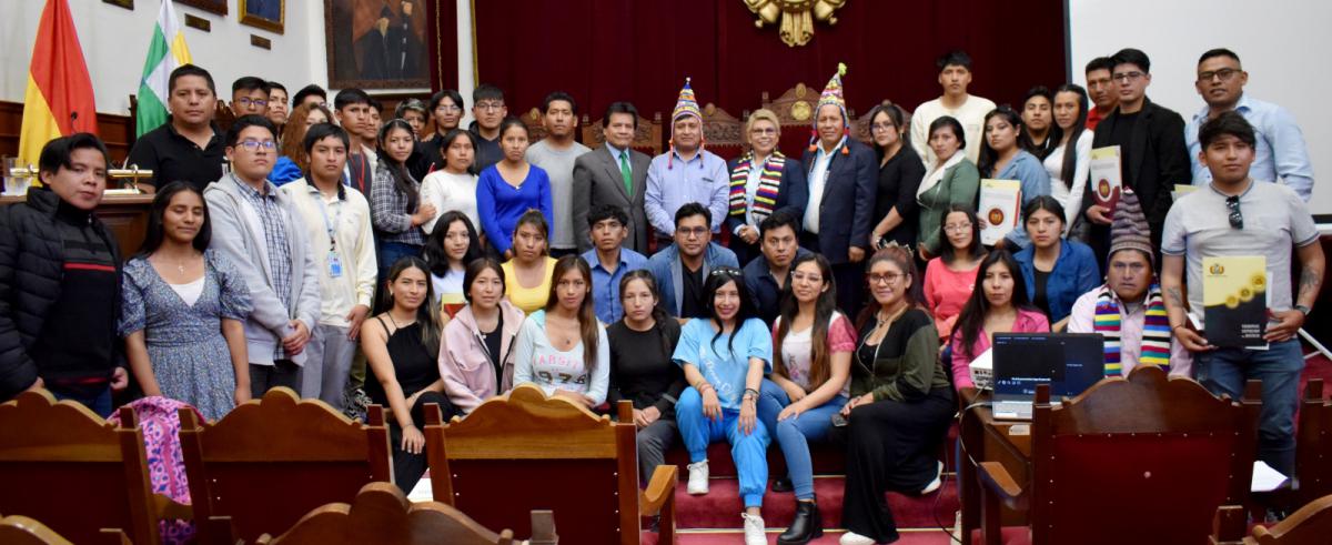 Lee más sobre el artículo MAGISTRADOS DEL TCP Y TSJ RECIBIERON A ESTUDIANTES DE LA UPDS SEDE POTOSÍ