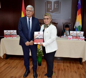 Lee más sobre el artículo MAGISTRADA DEL TCP, MSc. ISIDORA JIMÉNEZ CASTRO, PARTICIPÓ EN EL ACTO DE PRESENTACIÓN DE LA “REVISTA JURÍDICA N° 4” DE LA ESCUELA DE JUECES DEL ESTADO