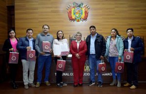 Lee más sobre el artículo TCP DE BOLIVIA HACE ENTREGA DE LA DECLARACIÓN CONSTITUCIONAL PLURINACIONAL 0004/2024 AL MUNICIPIO DE CUEVO