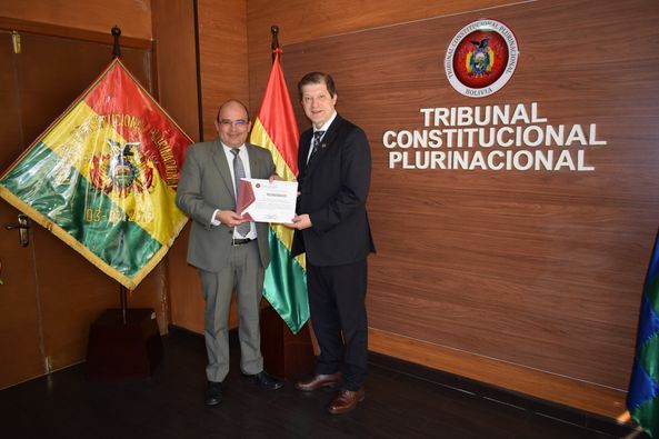 En este momento estás viendo TRIBUNAL CONSTITUCIONAL PLURINACIONAL DE BOLIVIA RECIBE VISITA DEL VICEPRESIDENTE DE LA ASOCIACIÓN MUNDIAL DE JUSTICIA CONSTITUCIONAL