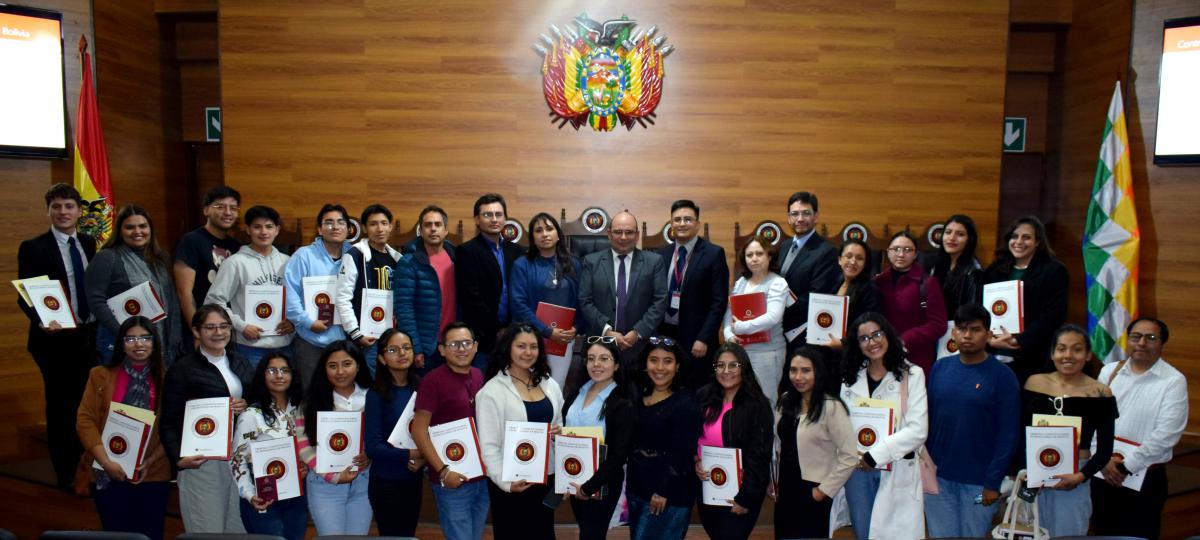 En este momento estás viendo EN CURSO DE CAPACITACIÓN, TCP INFORMA SOBRE SUS ATRIBUCIONES Y COMPETENCIAS A ESTUDIANTES DE LA CARRERA DE DERECHO DE LA UNIVERSIDAD CATÓLICA BOLIVIANA “SAN PABLO”