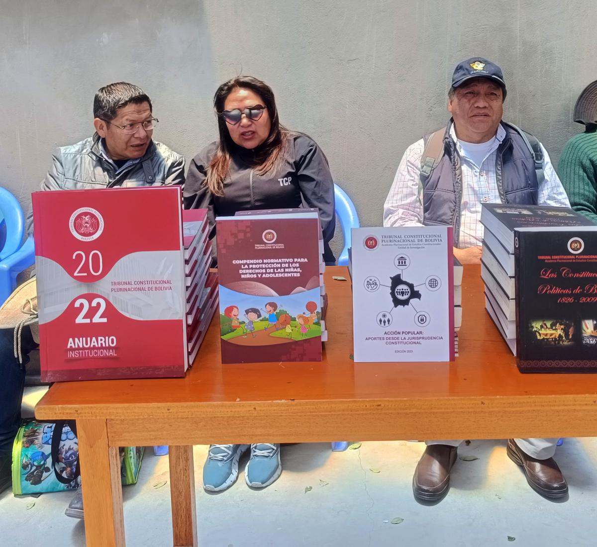 En este momento estás viendo MAGISTRADA BRIGIDA VARGAS Y EL EQUIPO DE SALA SEGUNDA REALIZARON EL TALLER: “ACCESO A LA JURISDICCIÓN CONSTITUCIONAL PARA LA PROTECCIÓN DE LOS DERECHOS DE LA MADRE TIERRA” EN LA PROVINCIA MANCO KAPAC DEPARTAMENTO DE LA PAZ