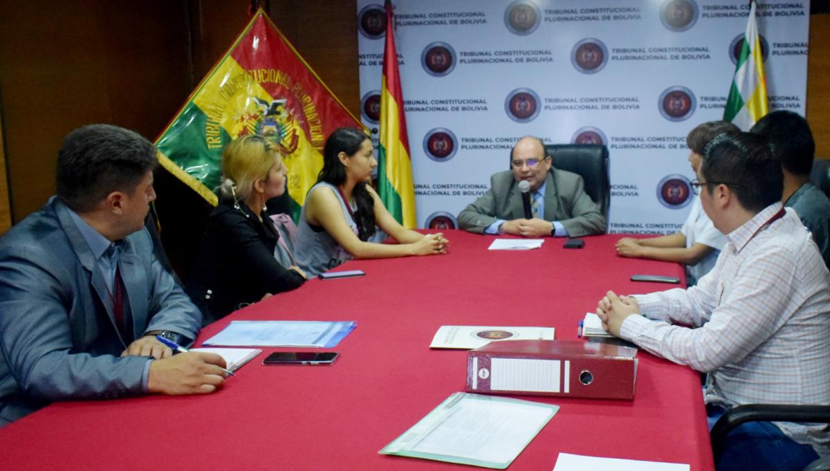 En este momento estás viendo PRESIDENTE DEL TCP SOSTUVO REUNIÓN DE COORDINACIÓN CON INTEGRANTES DEL PRIMER SEMILLERO DE INVESTIGACIÓN DE LA INSTITUCIÓN
