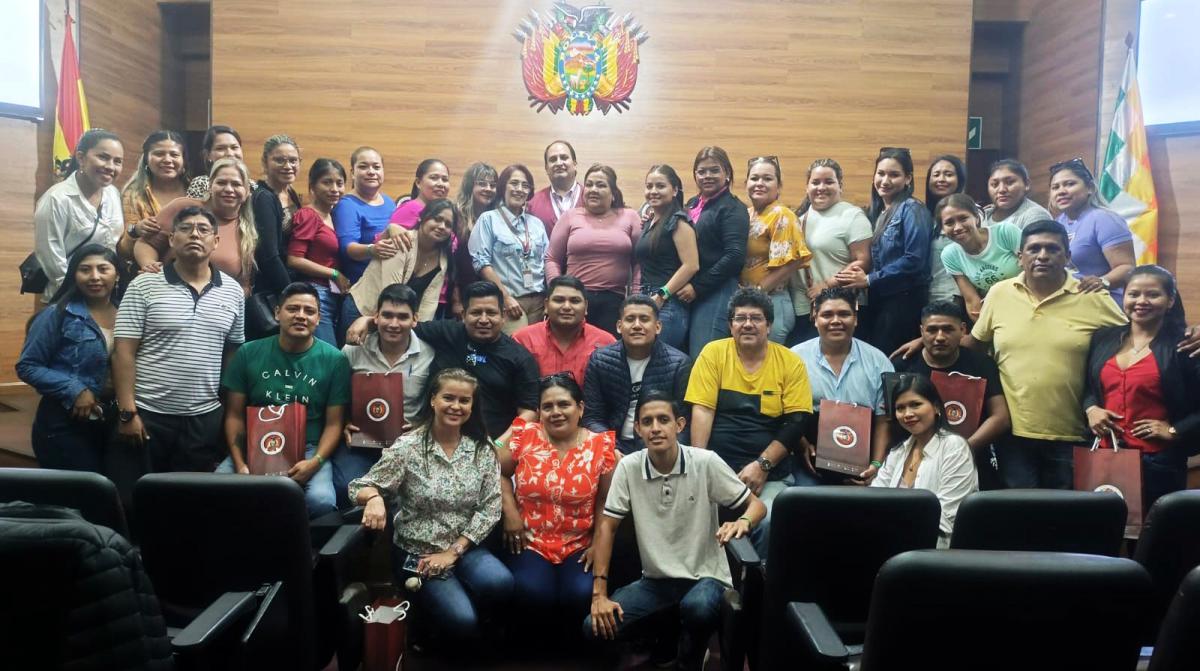 Lee más sobre el artículo DELEGACIÓN UNIVERSITARIA DEL BENI ES RECIBIDA POR EL DESPACHO DEL PRESIDENTE DEL TCP GONZALO MIGUEL HURTADO ZAMORANO