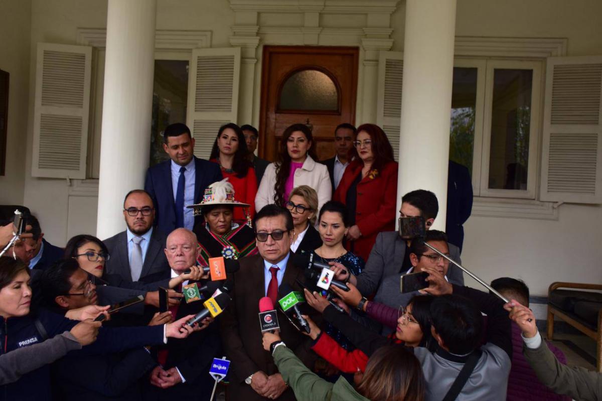 Lee más sobre el artículo TRIBUNAL CONSTITUCIONAL PLURINACIONAL Y TRIBUNAL SUPREMO ELECTORAL GARANTIZAN ELECCIÓN NACIONAL Y CONVOCAN A GRAN ECUENTRO INSTITUCIONAL