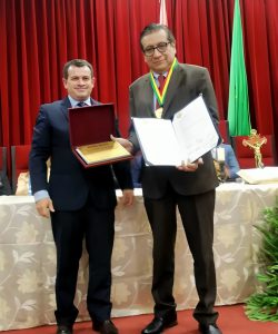 Lee más sobre el artículo TRIBUNAL DEPARTAMENTAL DE JUSTICIA DEL BENI OTORGA CONDECORACIÓN AL PRESIDENTE DEL TCP GONZALO HURTADO