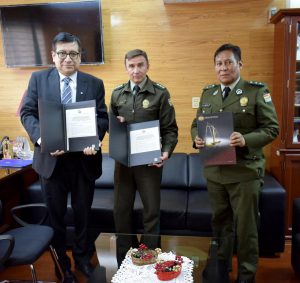 Lee más sobre el artículo TRIBUNAL CONSTITUCIONAL PLURINACIONAL Y LA POLICÍA FORTALECEN LAZOS INSTITUCIONALES Y FIRMAN CONVENIO