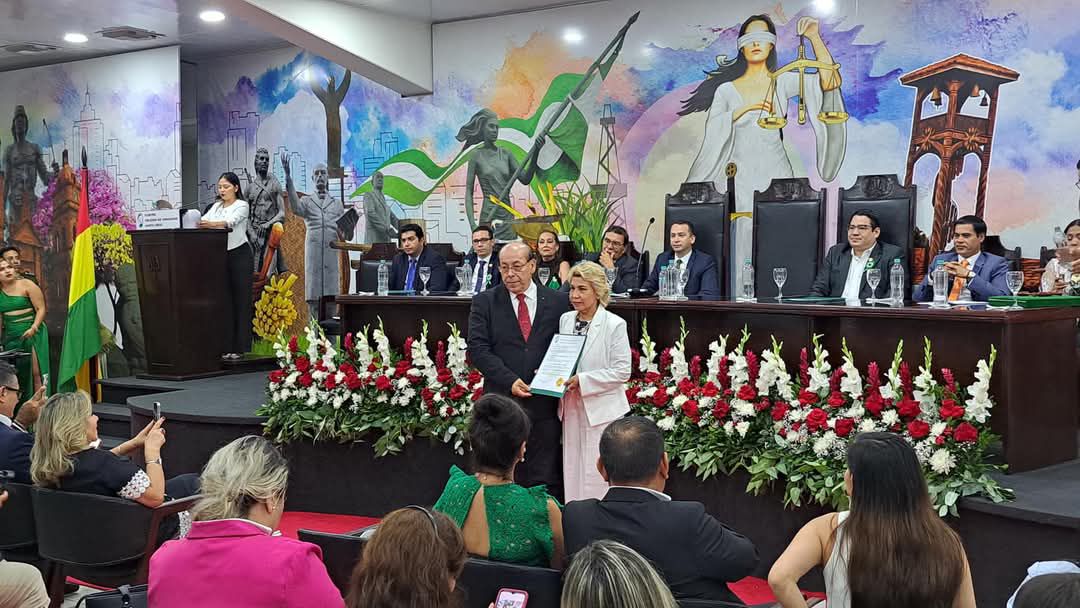 Lee más sobre el artículo RECONOCIMIENTO A LA TRAYECTORIA PROFESIONAL COMO ABOGADA A LA MAGISTRADA DEL TCP ELECTA POR EL DEPARTAMENTO DE SANTA CRUZ