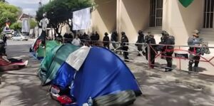 Lee más sobre el artículo TRIBUNAL CONSTITUCIONAL PLURINACIONAL DENUNCIA ATENTADO CON EXPLOSIVOS CONTRA LA INSTITUCIÓN